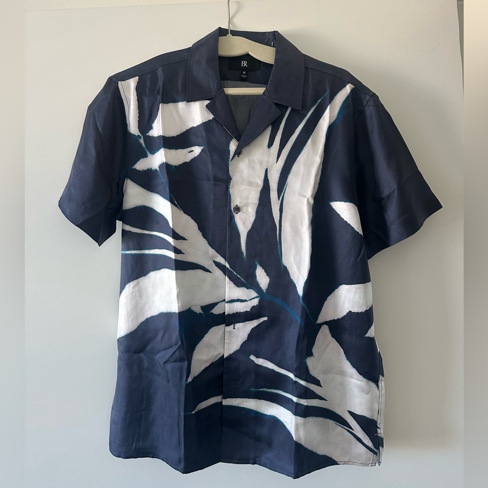 Banana Republic Men's Dark Blue and White Tropical Shirt